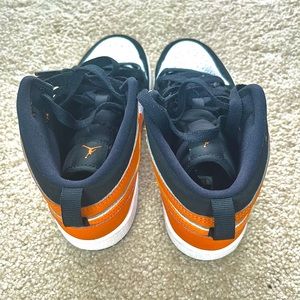 Air Jordan 1 Mid ‘Shattered Backboard’